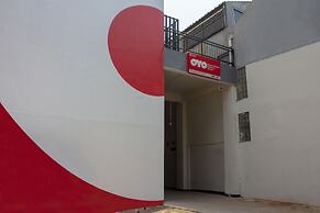 OYO 737 Kamar Keluarga Mahkota 8