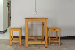 OYO 737 Kamar Keluarga Mahkota 8