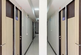 OYO 737 Kamar Keluarga Mahkota 8