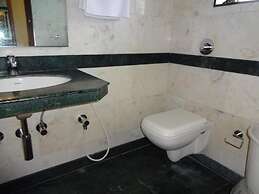 Nahar Manchester Inn