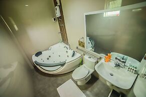 Villa Esmeralda Bryan's Resort Hotel and Restaurant