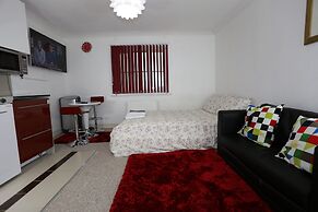 Lovely Studio Apartments - Thamesmead