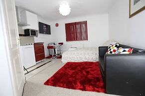 Lovely Studio Apartments - Thamesmead