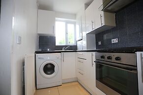 Beautiful 3 Beds House - Thamesmead