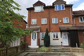Beautiful 3 Beds House - Thamesmead