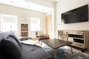 The Soho Loft - Elegant & Modern 1bdr in Soho