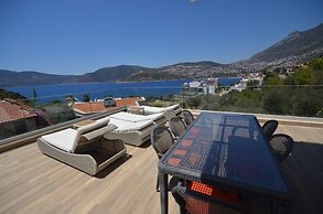 Villa Yali 2 by Villalarim