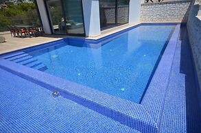 Villa Yali 2 by Villalarim