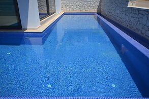 Villa Yali 2 by Villalarim