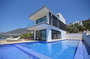 Villa Yali 2 by Villalarim