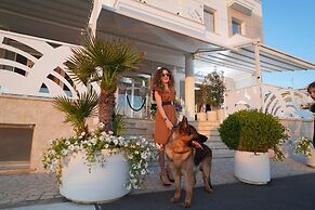 Piccadilly Suites and Rooms