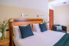 Piccadilly Suites and Rooms