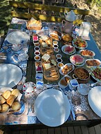 Elyada Konuk Evi (+8 Yaş )