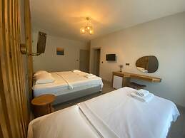 Elyada Konuk Evi (+8 Yaş )