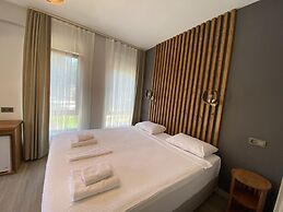 Elyada Konuk Evi (+8 Yaş )