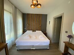 Elyada Konuk Evi (+8 Yaş )