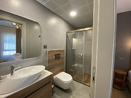 Elyada Konuk Evi (+8 Yaş )