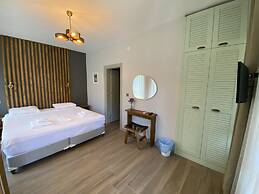 Elyada Konuk Evi (+8 Yaş )