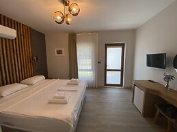 Elyada Konuk Evi (+8 Yaş )