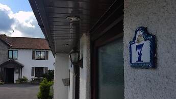 Milton's Country Lodge