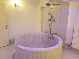 The golden brown luxury guesthouse