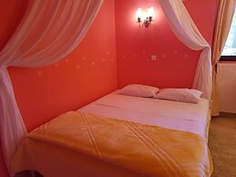 The golden brown luxury guesthouse