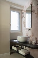 Della Spiga Suites by Brera Apartments