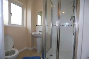 Beautiful 4 beds Hillview House