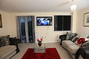 Beautiful 4 beds Hillview House