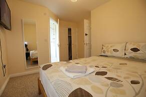 Beautiful 4 beds Hillview House