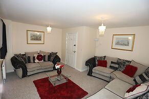 Beautiful 4 beds Hillview House