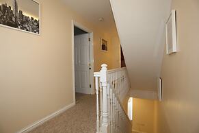 Beautiful 4 beds Hillview House