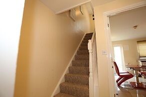 Beautiful 4 beds Hillview House