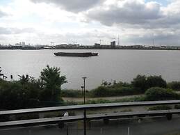 2 bed Riverview Bridge House Apartment