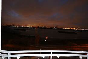 2 Beds Riverview HillHouse Apartment