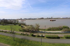 2 Beds Riverview HillHouse Apartment