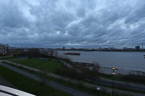 2 Beds Riverview HillHouse Apartment