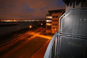 2 Beds Riverview HillHouse Apartment