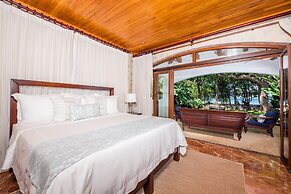 Blue Jewel Oceanfront Private Villa