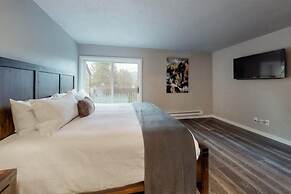 Luxury 3 Bedroom Ski in, Ski Out Mountain Vacation Rental Just Steps f