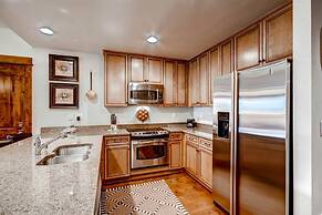 Luxury 3 Bedroom Ski in, Ski Out Mountain Vacation Rental Just Steps f