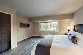 Luxury 3 Bedroom Ski in, Ski Out Mountain Vacation Rental Just Steps f