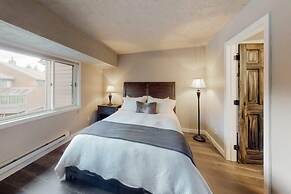 Luxury 3 Bedroom Ski in, Ski Out Mountain Vacation Rental Just Steps f