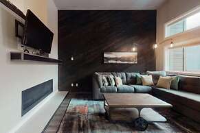 Luxury 3 Bedroom Ski in, Ski Out Mountain Vacation Rental Just Steps f