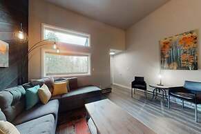 Luxury 3 Bedroom Ski in, Ski Out Mountain Vacation Rental Just Steps f