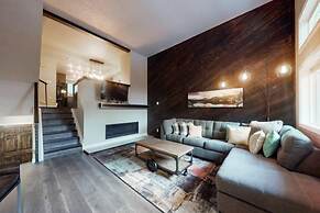Luxury 3 Bedroom Ski in, Ski Out Mountain Vacation Rental Just Steps f