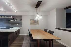 Luxury 3 Bedroom Ski in, Ski Out Mountain Vacation Rental Just Steps f