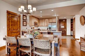 Luxury 3 Bedroom Ski in, Ski Out Mountain Vacation Rental Just Steps f