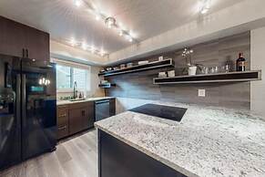 Luxury 3 Bedroom Ski in, Ski Out Mountain Vacation Rental Just Steps f