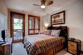 Luxury 3 Bedroom Ski in, Ski Out Mountain Vacation Rental Just Steps f